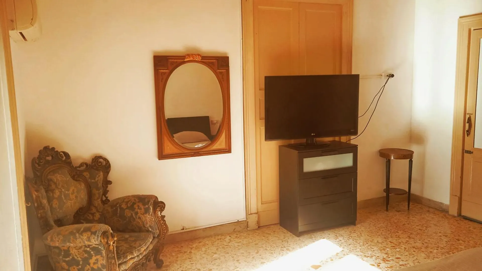 Bed and Breakfast Bed And Books Katania Nocleg ze śniadaniem