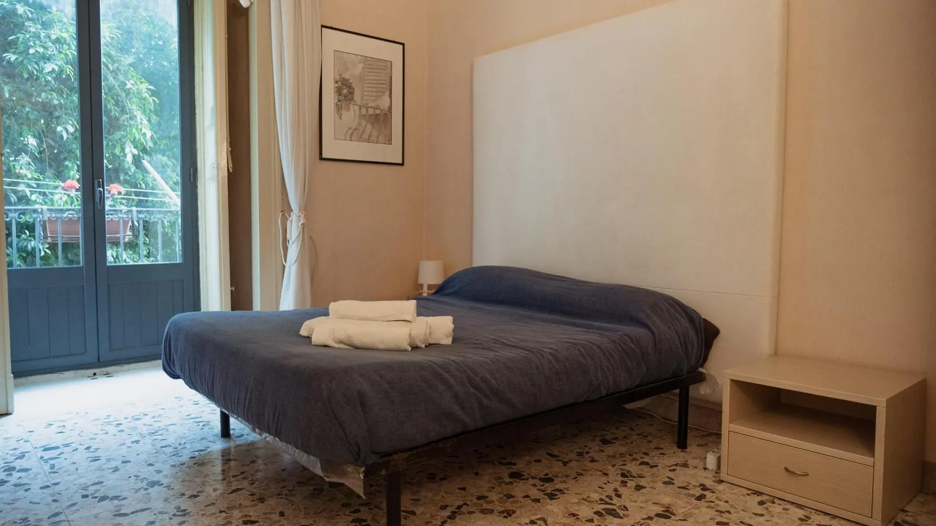 Nocleg ze śniadaniem Bed and Breakfast Bed And Books Katania