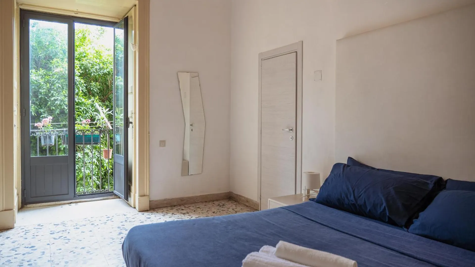 Bed and Breakfast Bed And Books Katania Nocleg ze śniadaniem