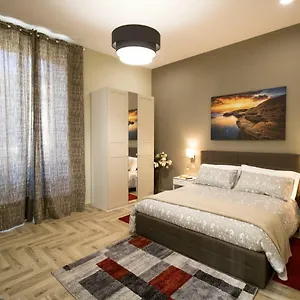 Romeo Luxury , Catane Italie